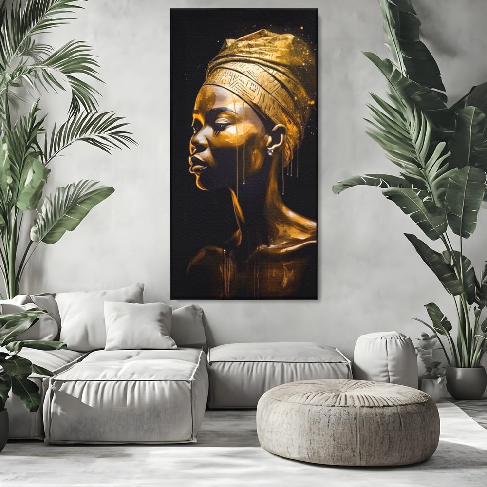 Tablou canvas cu tablou canvas cu femeie africana si turban auriu, in rama de aluminiu negru, pe perete intr-un living
